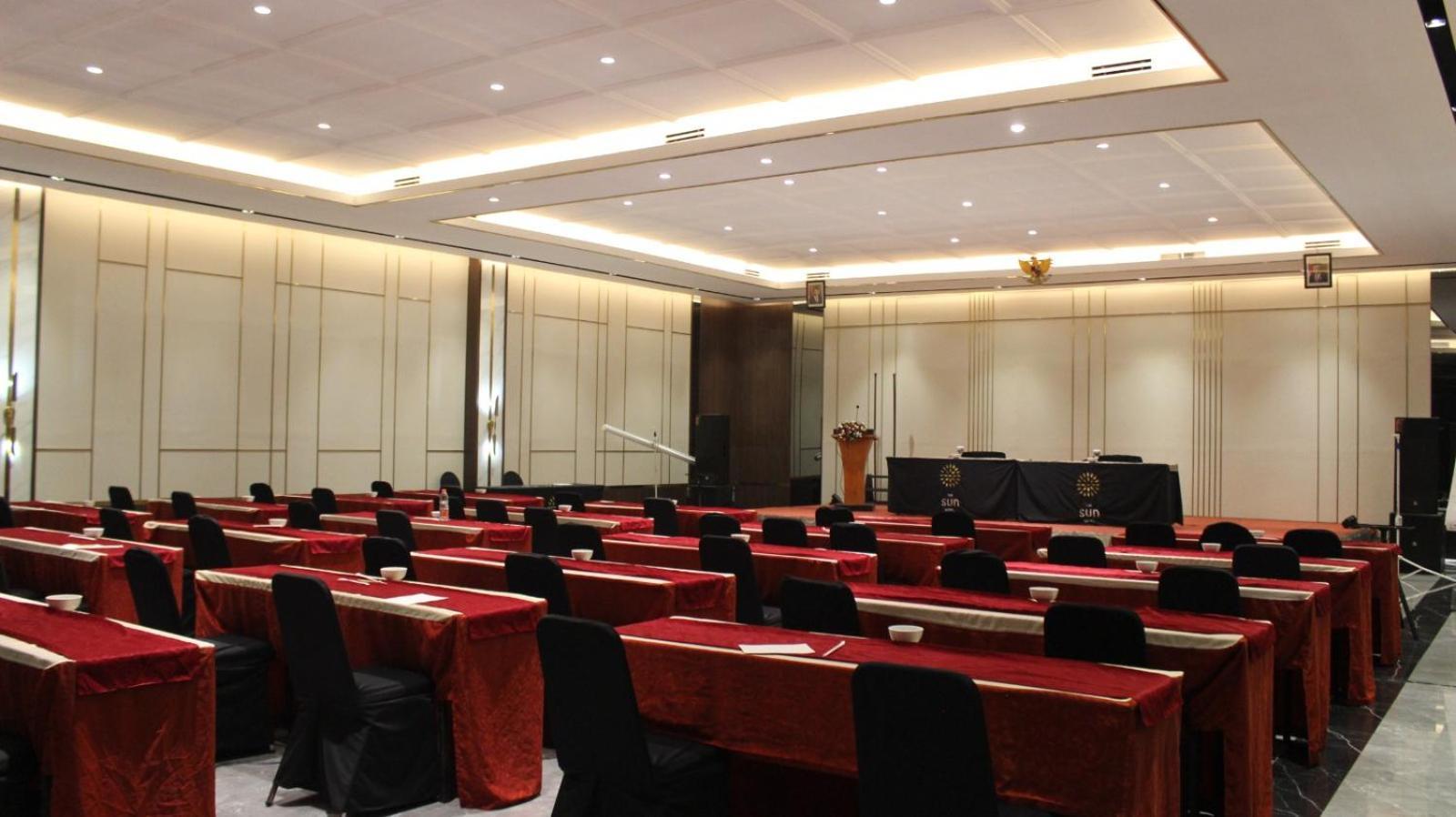 The Sun Hotel Sidoarjo Dış mekan fotoğraf