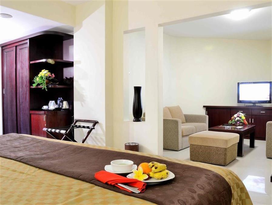 The Sun Hotel Sidoarjo Dış mekan fotoğraf