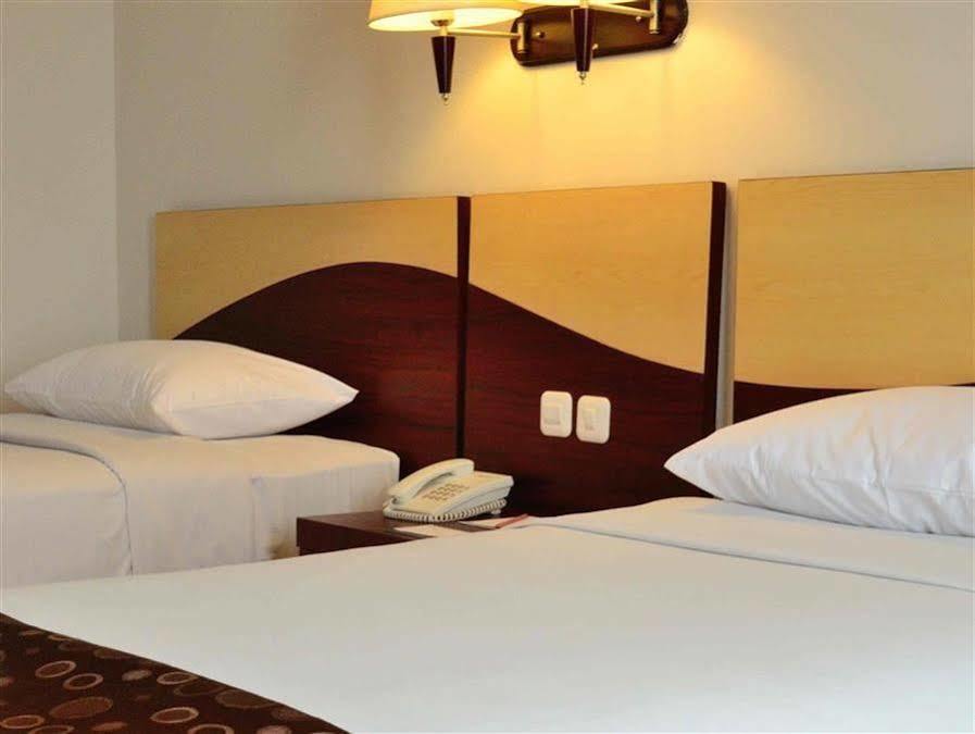 The Sun Hotel Sidoarjo Dış mekan fotoğraf