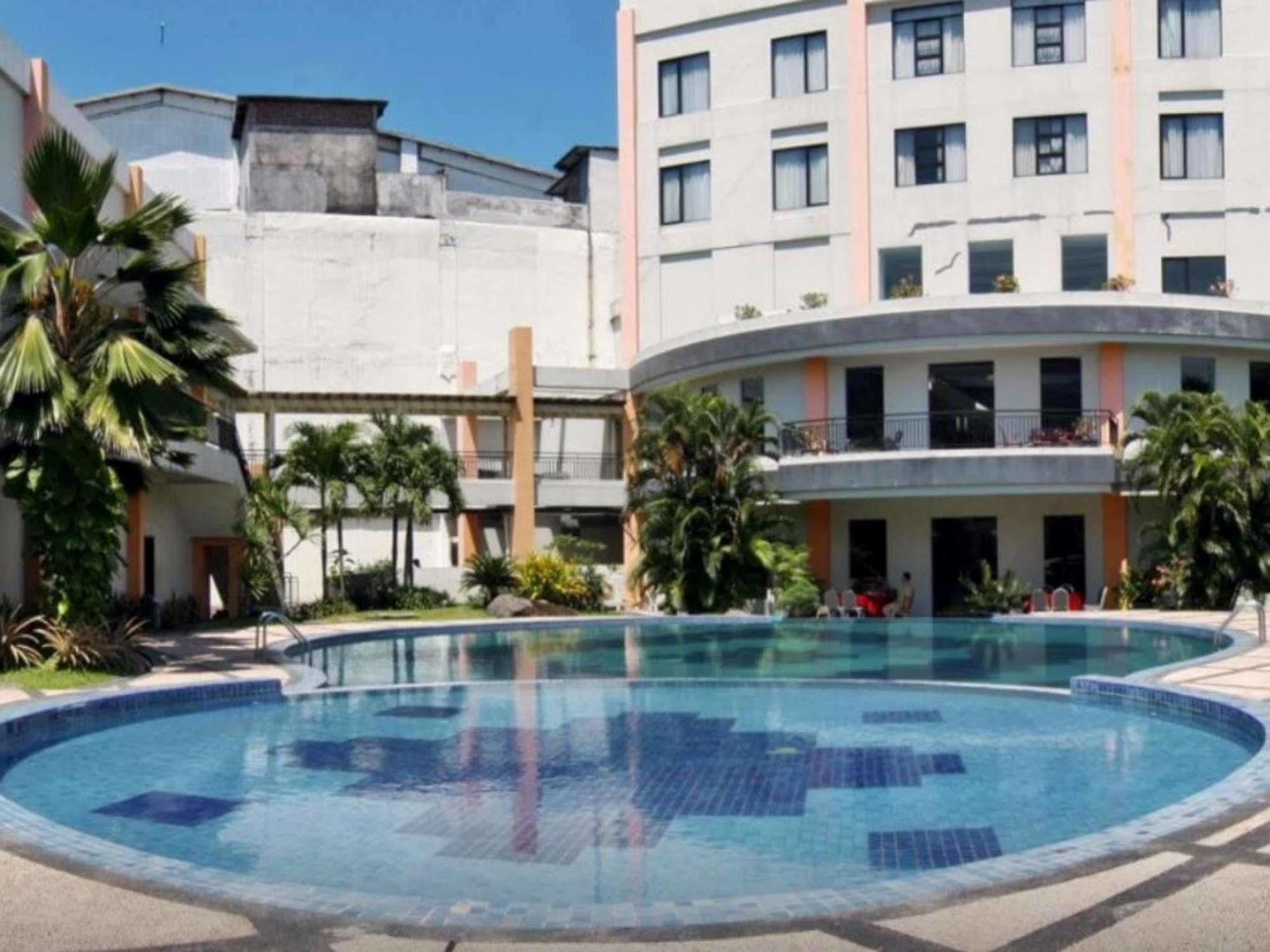 The Sun Hotel Sidoarjo Dış mekan fotoğraf