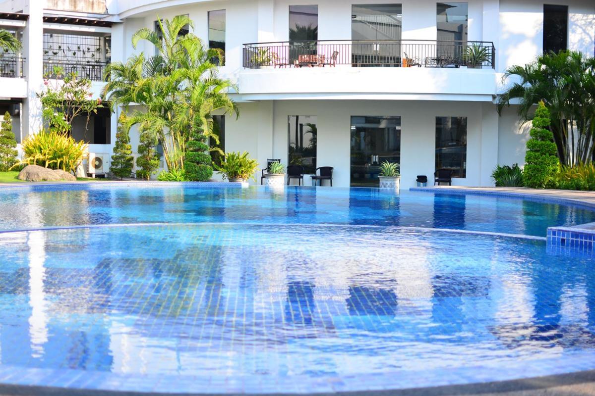 The Sun Hotel Sidoarjo Dış mekan fotoğraf