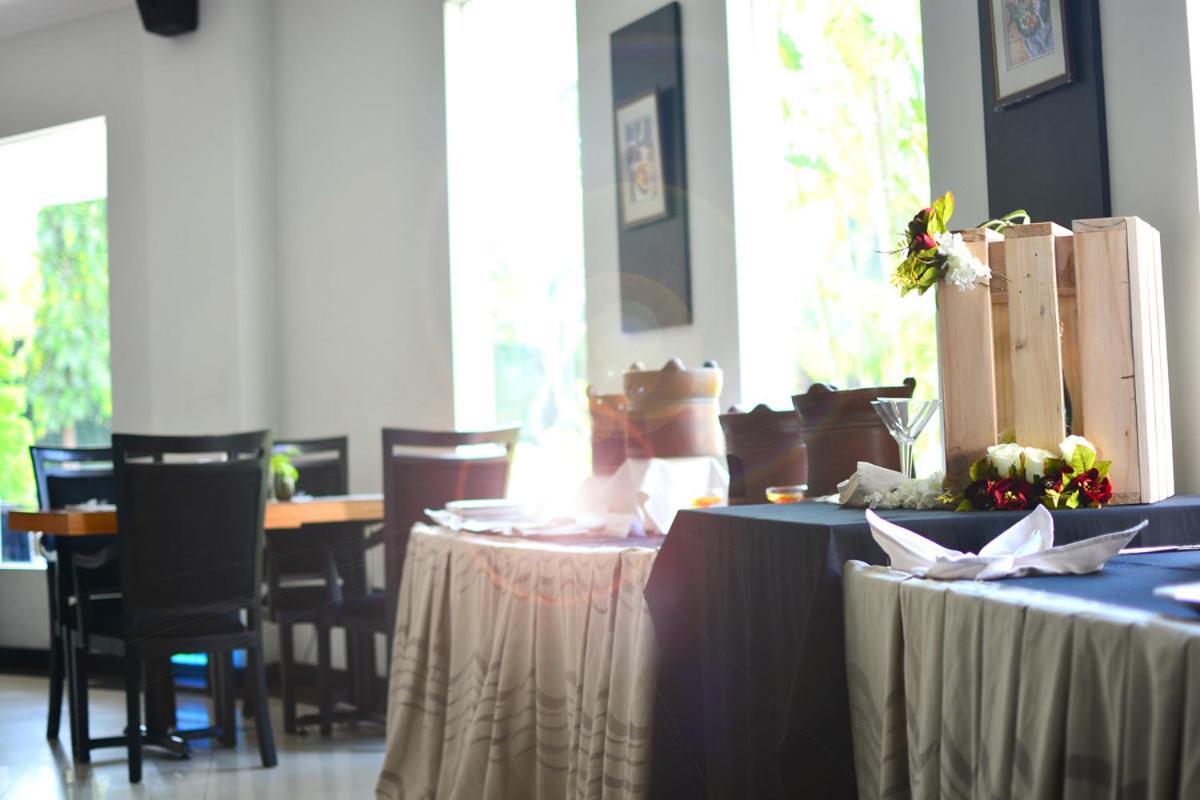 The Sun Hotel Sidoarjo Dış mekan fotoğraf