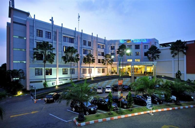 The Sun Hotel Sidoarjo Dış mekan fotoğraf