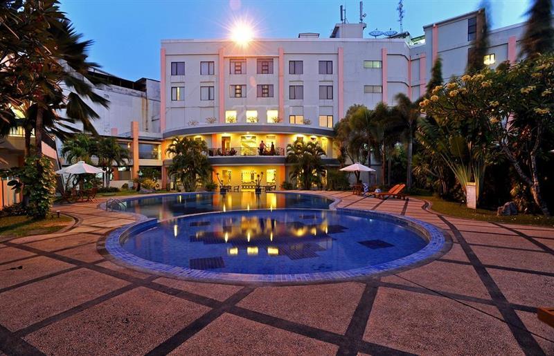The Sun Hotel Sidoarjo Dış mekan fotoğraf